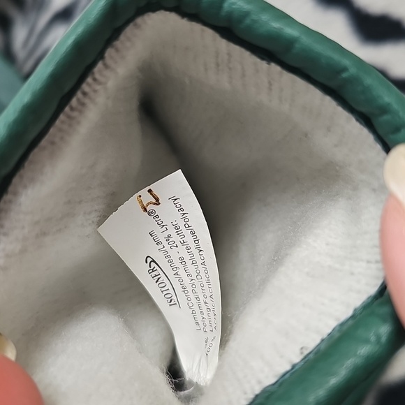 Isotoner Green Leather Ladies Gloves - Picture 4 of 4